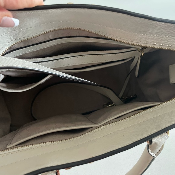 Extra large, Michael Kors, Selma, and cream with gold studs EXCELLENT CONDITION - Picture 5 of 11